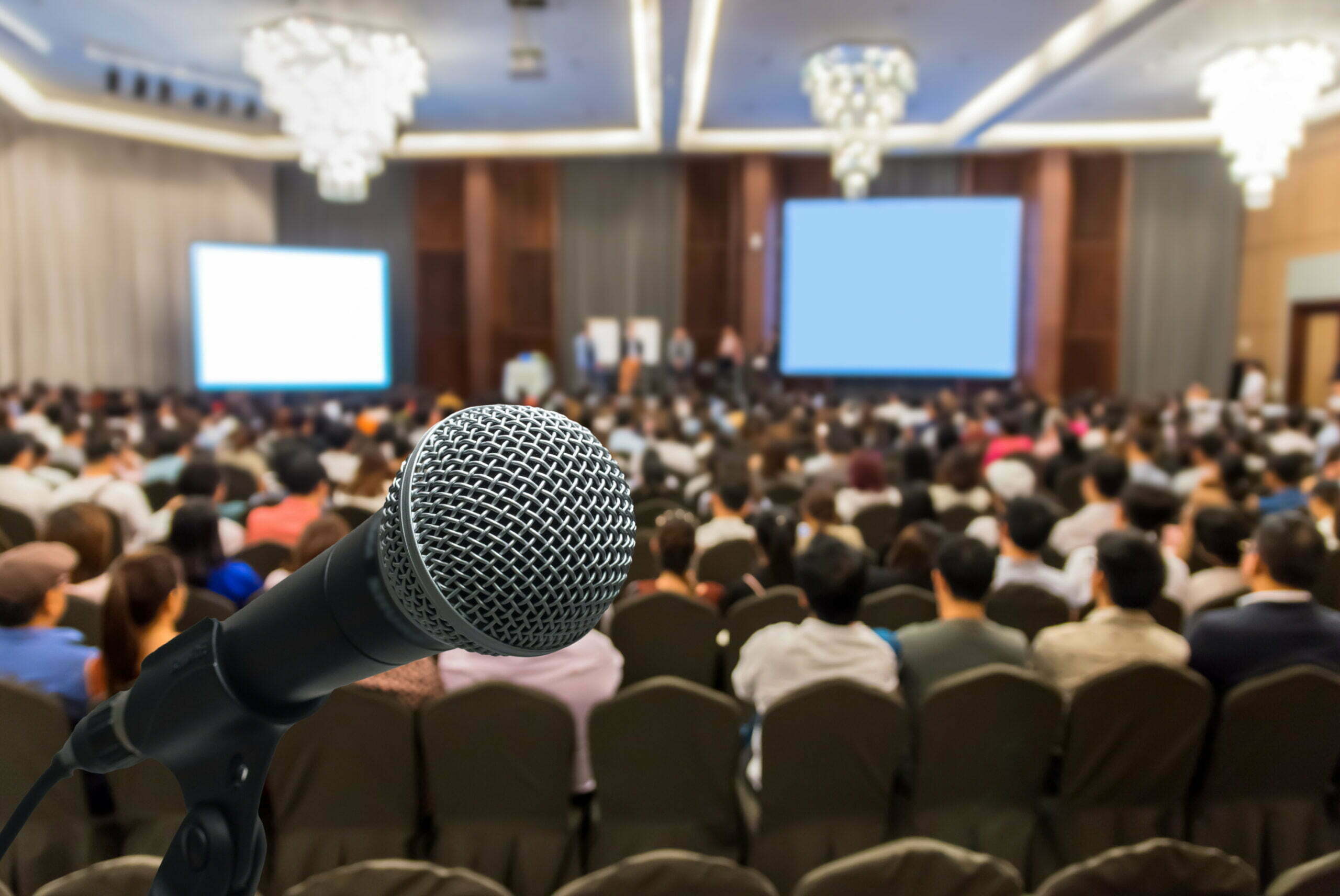 Delivering a speech with power to an audience